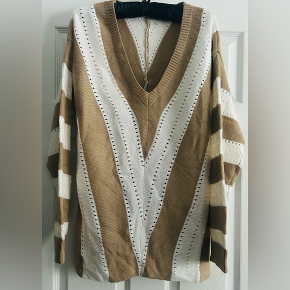 Stylish V-Neck Tan and White Sweater, NWOT, size large - Picture 4 of 7